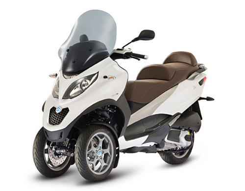 Piaggio MP3 300 2015: Sang trọng và mạnh mẽ - 2