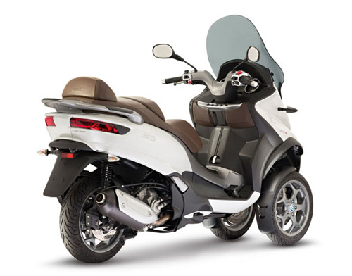 Piaggio MP3 300 2015: Sang trọng và mạnh mẽ - 3