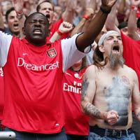 Bóng đá - "Cuộc chiến" mới ở NHA: Fan Arsenal ghen tỵ fan MU?