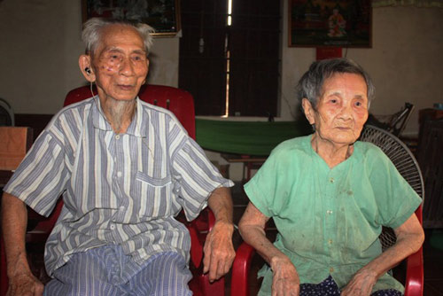 Gặp đôi vợ chồng cao tuổi nhất Việt Nam - 1