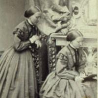 Phi thường - kỳ quặc - Cô giáo Pháp bị sa thải vì có "những cái bóng" đeo đẳng