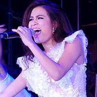 Ca nhạc - MTV - Hoàng Thùy Linh lột váy, "đốt cháy" sân khấu