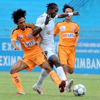 Bóng đá - Vòng 23 V-League: Dấu hỏi cho "anh em" nhà HN.T&amp;T