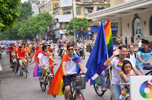 Người đồng tính đạp xe khắp phố Hà Nội - 1
