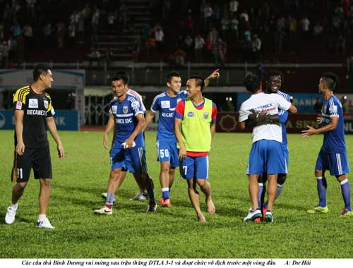 B.Bình Dương vỡ òa trong niềm vui vô địch V-League 2014 - 3