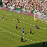 Bóng đá - Torres lại đá bóng lên trời ở cự ly rất gần