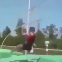 Cười 24h - Clip “thánh” nhảy sào làm bà con cười rung... sào