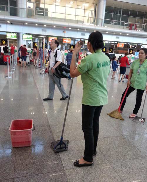 Xử lý dột nước ở nhà ga sân bay Quốc tế Đà Nẵng - 1