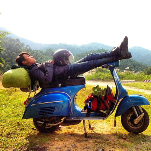 Cô nàng nhỏ nhắn đam mê phượt bằng xe cổ - 4