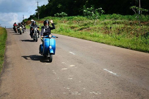 Cô nàng nhỏ nhắn đam mê phượt bằng xe cổ - 9