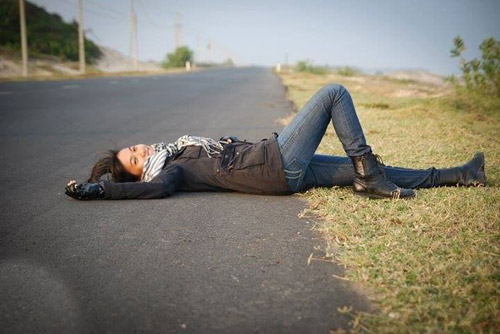 Cô nàng nhỏ nhắn đam mê phượt bằng xe cổ - 8