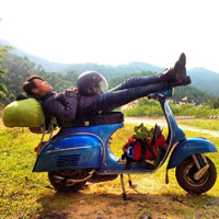 Bạn trẻ - Cuộc sống - Cô nàng nhỏ nhắn đam mê phượt bằng xe cổ