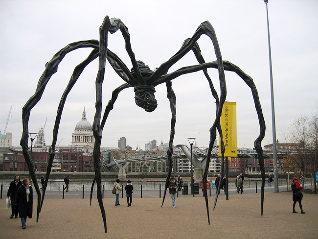 14. Spider, Tate Modern, London (Anh): Bức tượng nhện khổng lồ cao 9m này được thực hiện bởi nghệ sĩ điêu khắc nổi tiếng Louis Bourgeois.&nbsp;
