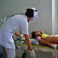 Sức khỏe đời sống - Nhập viện vì nhầm thuốc trừ sâu với thuốc ho