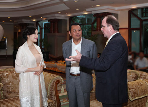 2 người đẹp có mối quan hệ “khủng” trong showbiz Việt - 12