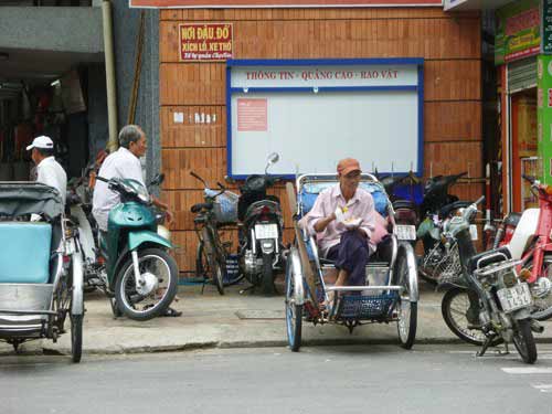 Đà Nẵng: DN được quảng cáo, rao vặt miễn phí cạnh... WC! - 2