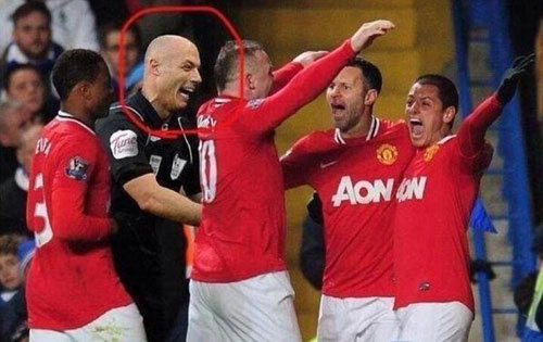 Howard Webb giải nghệ, MU chẳng cần tiếc nuối - 3