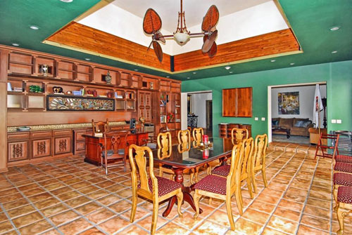 Thăm khu biệt thự rao giá 19,5 triệu đô của Michael Jackson - 7