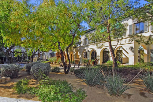 Thăm khu biệt thự rao giá 19,5 triệu đô của Michael Jackson - 9