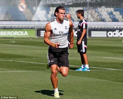 Bale khoe cơ bắp cuồn cuộn không kém Ronaldo - 1