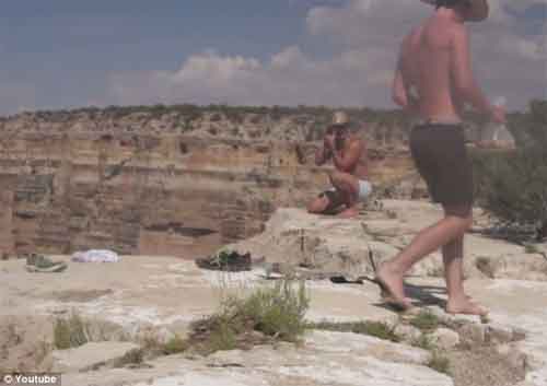 Rao giá 350 triệu đồng để tìm kẻ đạp con sóc xuống vách núi - 4