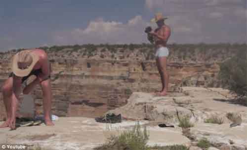 Rao giá 350 triệu đồng để tìm kẻ đạp con sóc xuống vách núi - 3