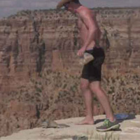 Phi thường - kỳ quặc - Rao giá 350 triệu đồng để tìm kẻ đạp con sóc xuống vách núi