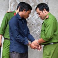 Pháp luật - Bé gái 13 tuổi bị hiếp dâm tới ngất xỉu