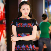 Phim - Trà Ngọc Hằng toàn thân "dát" đồ hiệu đi ra mắt phim