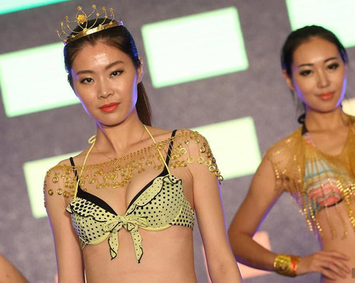 Mẫu tai tiếng nhất Hong Kong dính nghi án phim “đen” - 7