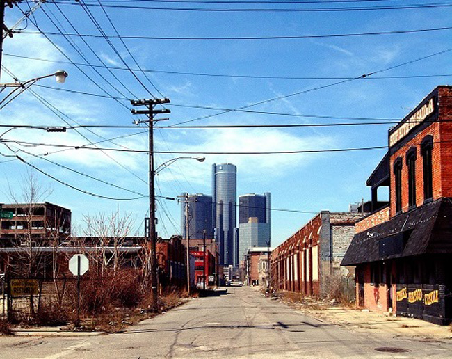 8. Detroit, Mỹ:&nbsp;Detroit nằm trong danh sách những thành phố nguy hiểm nhất nước Mỹ trong vòng 5 năm trở lại đây. Thành phố này nổi tiếng với lượng tệ nạn xã hội và tội phạm giết người cao.&nbsp;
