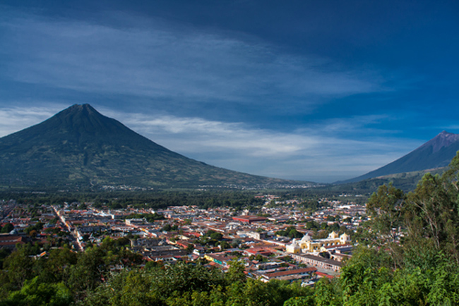 17. Guatemala:&nbsp;Đây lại là một trường hợp đáng tiếc khi có&nbsp;nguồn tài nguyên du lịch phong phú nhưng lại&nbsp;có quá nhiều tệ nạn xã hội. Ở Guatemala, số lượng những vụ hiếp dâm đã tăng tới mức kỉ lục, tội phạm ma túy thì nhiều vô kể. Song điều kinh khủng, tồi tệ nhất lại là những tệ nạn ấy sẽ không phải chịu truy tố trước pháp luật.
