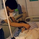 Tin tức trong ngày - TQ: Nghi chồng “ăn phở”, vợ dùng kéo xẻo ngực tình địch