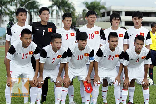 Ảnh: U19 Việt Nam áp đảo "đàn anh" U21 Singapore - 1