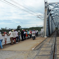 Tin tức trong ngày - Đi xe trên cầu đường sắt, nam thanh niên rơi xuống sông mất tích