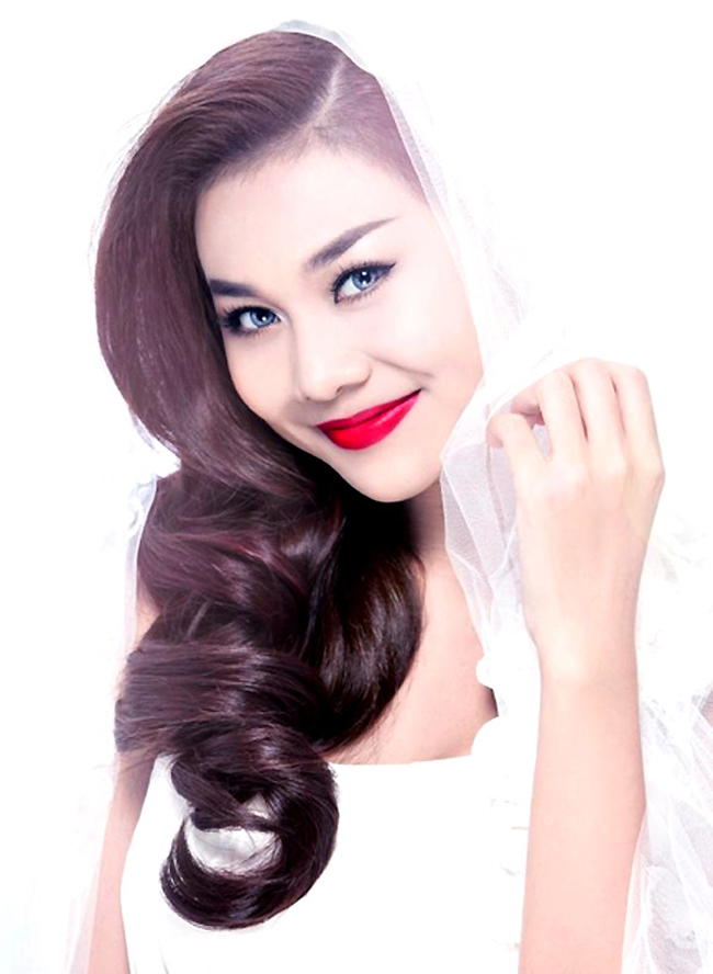 Người đẹp Thanh Hằng cũng từng tham gia và khá thành công với chương trình Vietnam Next Top Model với vai trò người dẫn chương trình. 
