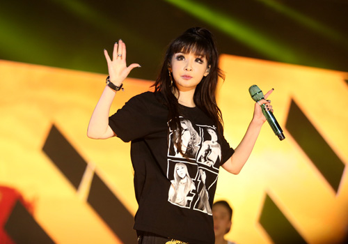 2NE1 khiến fan Việt bấn loạn - 6