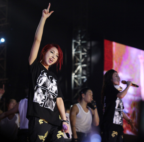 2NE1 khiến fan Việt bấn loạn - 12
