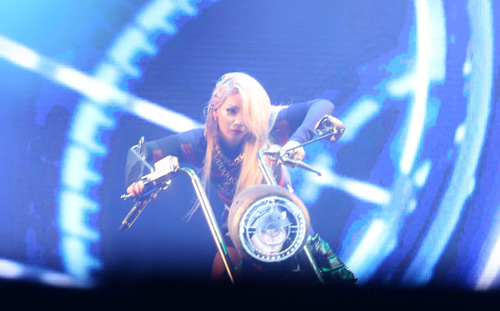 2NE1 khiến fan Việt bấn loạn - 5