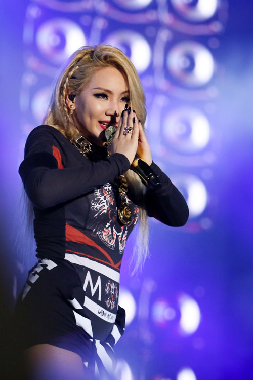 2NE1 khiến fan Việt bấn loạn - 6