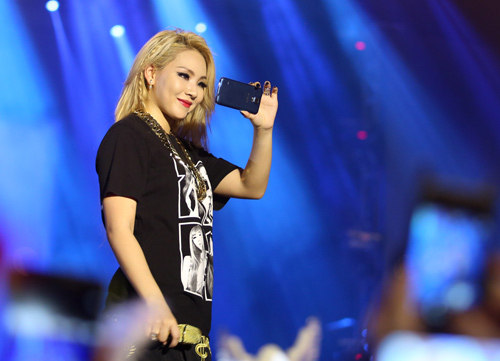2NE1 khiến fan Việt bấn loạn - 8