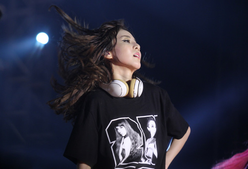 2NE1 khiến fan Việt bấn loạn - 10