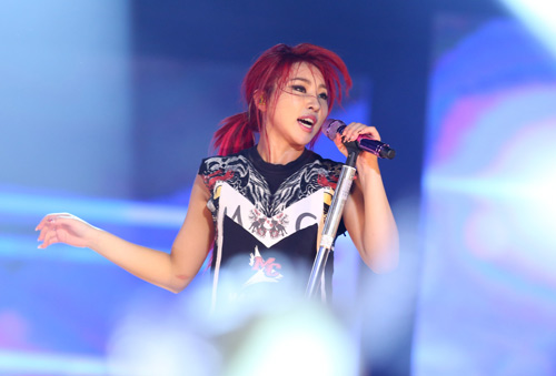 2NE1 khiến fan Việt bấn loạn - 2