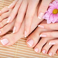 Sức khỏe đời sống - 7 dấu hiệu bệnh ở móng tay bạn không nên bỏ qua