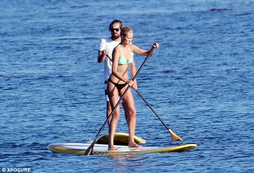 Rihanna cuốn hút với vẻ đẹp hoang dại - 13