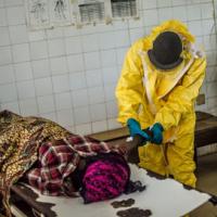 Ác mộng khủng khiếp của nữ sinh thoát "tử thần" Ebola