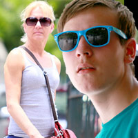 Bí quyết mặc đẹp - Tây balô không "dễ dãi" với kính hàng hiệu ở VN