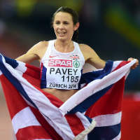 Thể thao - Bà mẹ 41 tuổi làm điền kinh châu Âu “choáng”