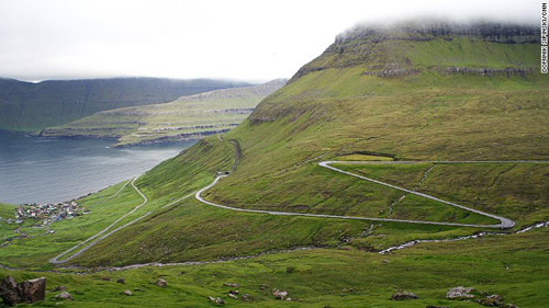 Những ngôi nhà mái cỏ độc đáo ở quần đảo Faroe - 1