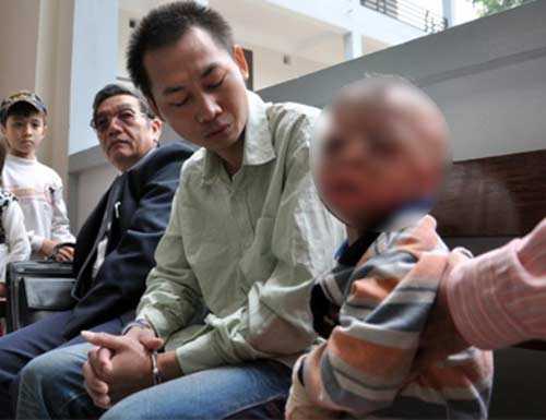 Nghẹn lòng cuộc sống cháu bé bị bố đốt 3 năm trước - 3